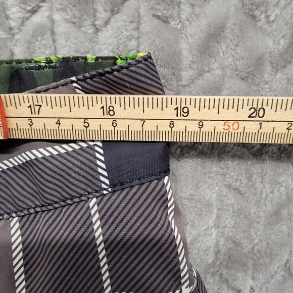 Oakley Board Shorts Mens Size 38 Gray Black Plaid Swim Trunks Amphibian - Picture 4 of 13